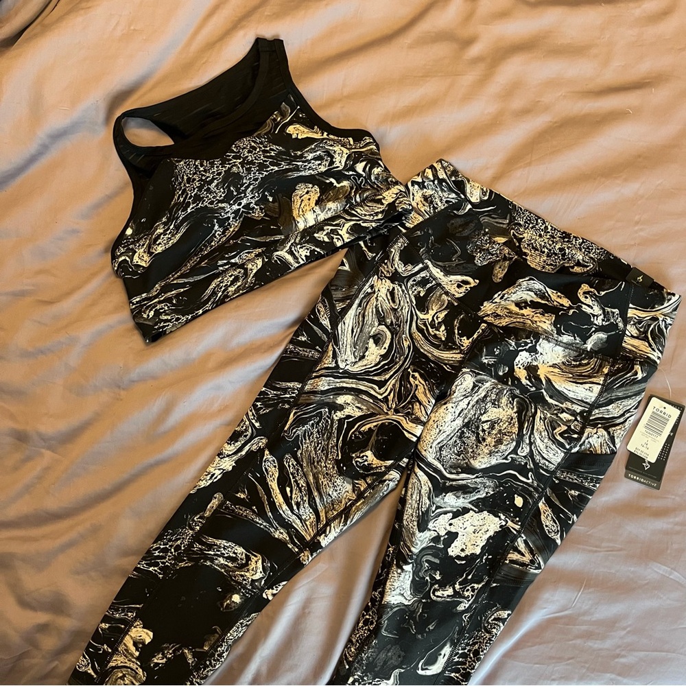 Torrid size 1 black & white marble workout set